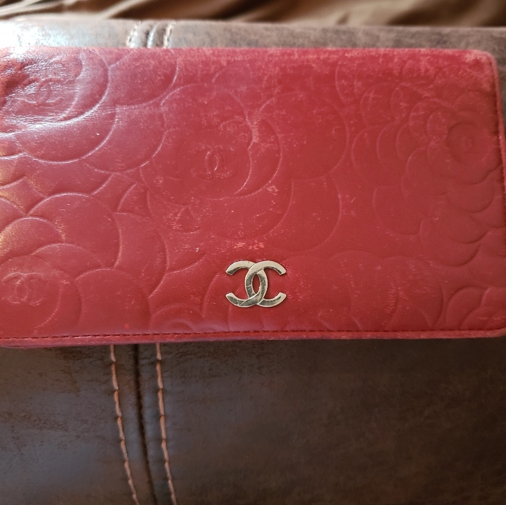 Red chanel Lambskin Bifold wallet